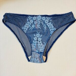 *NWT* Victoria’s Secret L 💙 Dream Angels Navy Floral Fishnet Cheeky Panty
